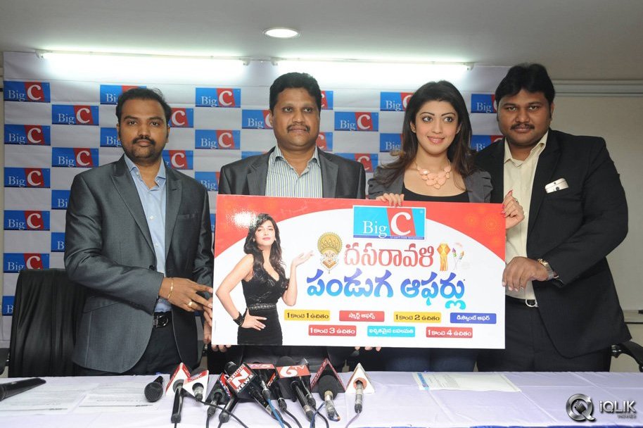 Pranitha-Launches-Big-C-Dussehra-Offers